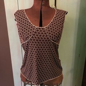 Sleeveless geometric pattern top